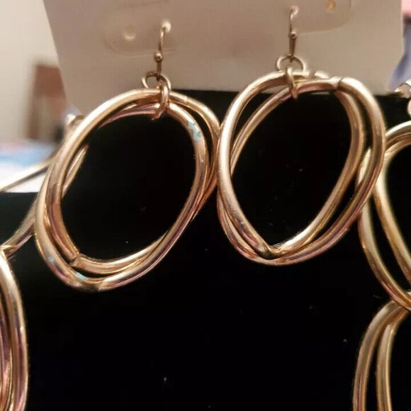 Necklace and hoop Earrings Chainlink Set Mia Collection- Gold Toned - Picture 2 of 9